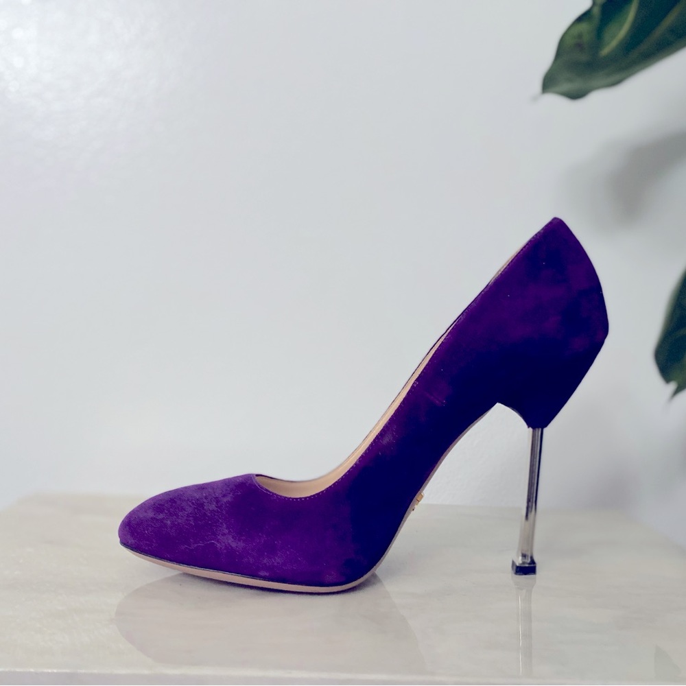 Gorgeous purple Prada show with silver heel. Size 41. Excellent used condition.